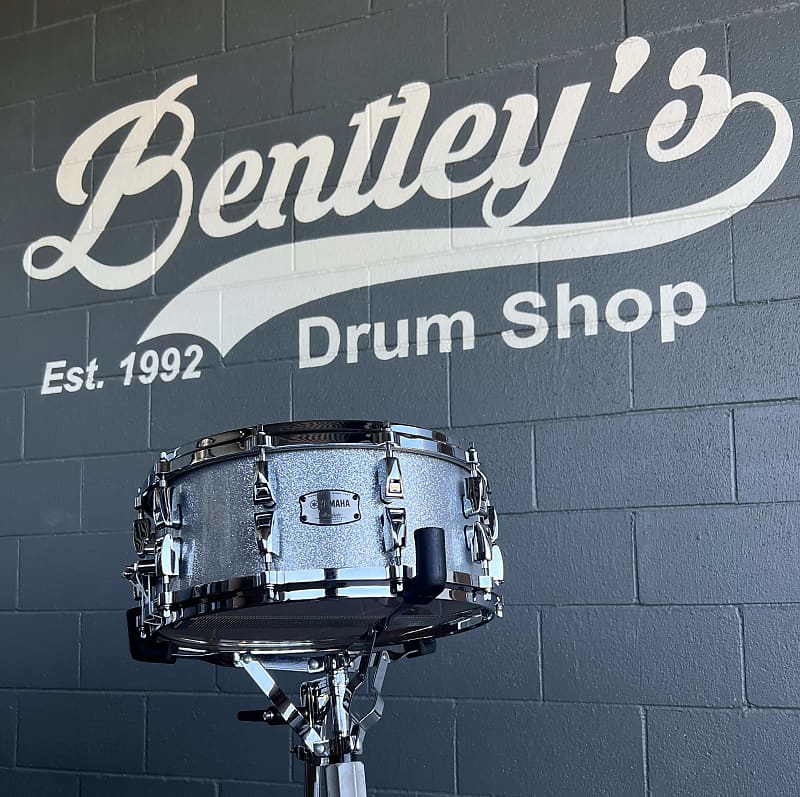 Caja Yamaha AMS1460 Absolute Hybrid Maple de 6 x 14" en color plateado brillante *EN STOCK*